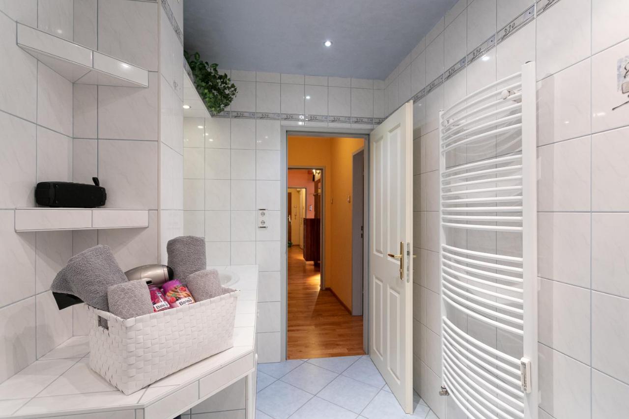 Zentrales Apartment In U-Bahn Naehe & Hauptbahnhof Viena Exterior foto